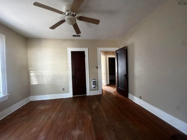 2123 AVENUE G, Wichita Falls, TX 76309