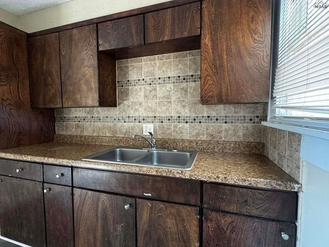 2123 AVENUE G, Wichita Falls, TX 76309