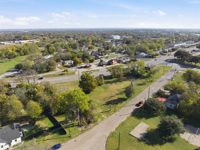 105, 107, 109, 111 Victory Drive, Waco, TX 76711