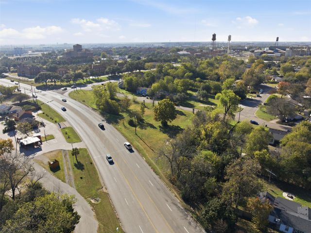 105, 107, 109, 111 Victory Drive, Waco, TX 76711