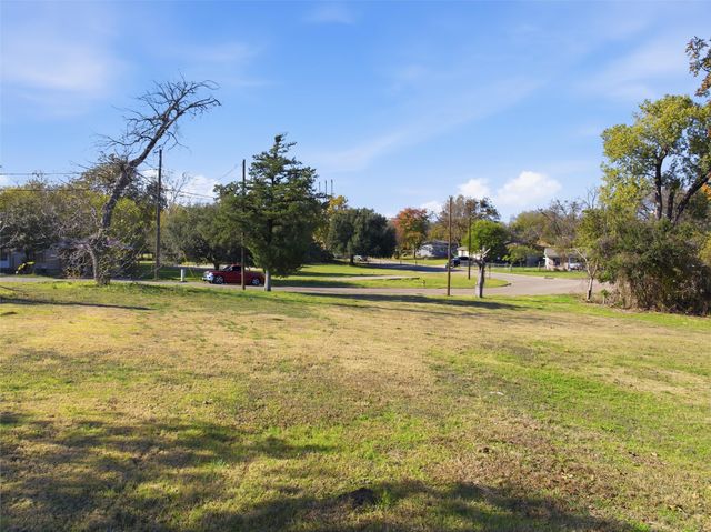 105, 107, 109, 111 Victory Drive, Waco, TX 76711