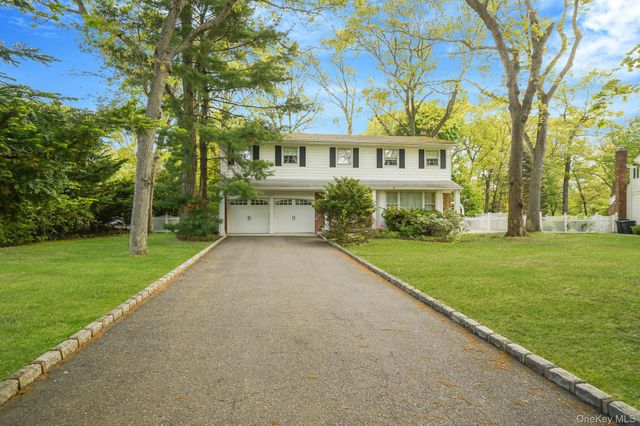 5 Old Landers Court, Smithtown, NY 11787