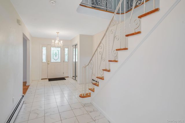 5 Old Landers Court, Smithtown, NY 11787