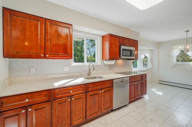 5 Old Landers Court, Smithtown, NY 11787