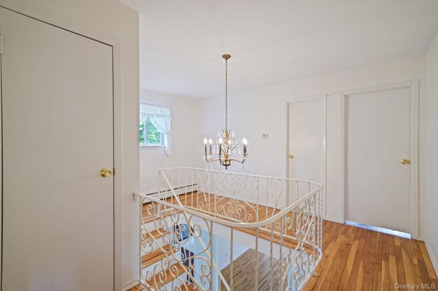 5 Old Landers Court, Smithtown, NY 11787