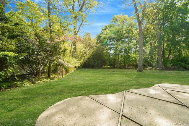 5 Old Landers Court, Smithtown, NY 11787