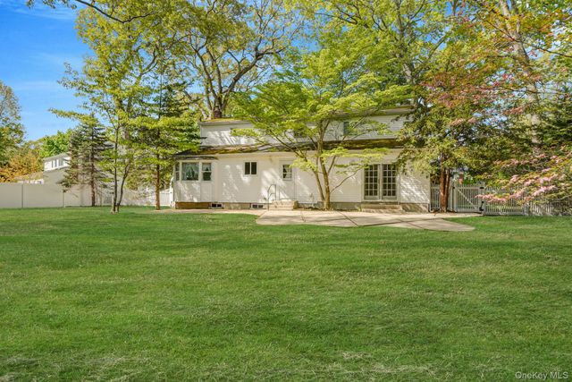 5 Old Landers Court, Smithtown, NY 11787