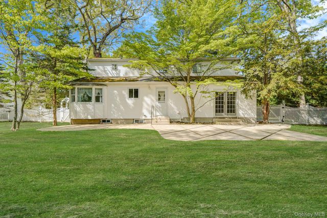 5 Old Landers Court, Smithtown, NY 11787