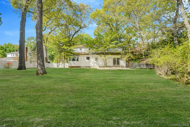 5 Old Landers Court, Smithtown, NY 11787