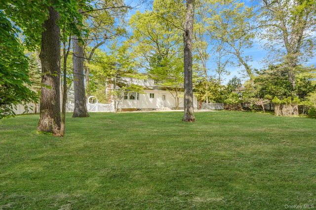 5 Old Landers Court, Smithtown, NY 11787