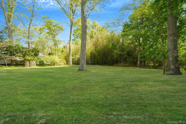 5 Old Landers Court, Smithtown, NY 11787