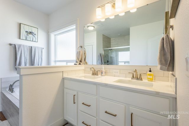 3094 N Greengate Way, Star, ID 83669