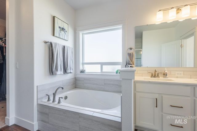 3094 N Greengate Way, Star, ID 83669