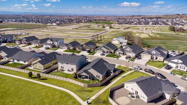 3094 N Greengate Way, Star, ID 83669