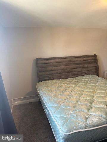 33 MERMONT CIR, Darby, PA 19023