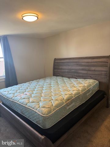 33 MERMONT CIR, Darby, PA 19023