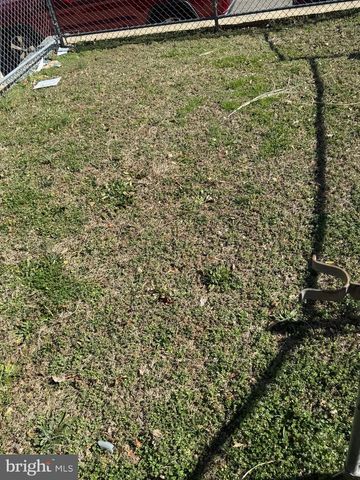 33 MERMONT CIR, Darby, PA 19023