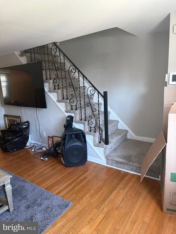 33 MERMONT CIR, Darby, PA 19023