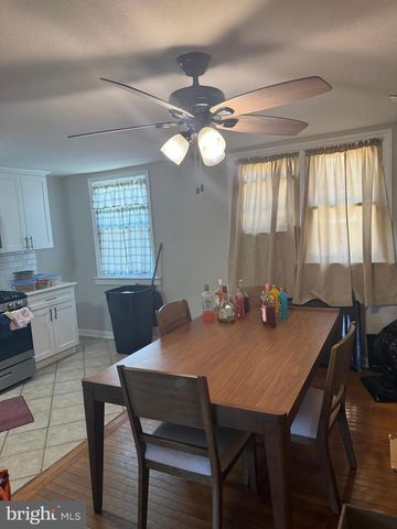 33 MERMONT CIR, Darby, PA 19023