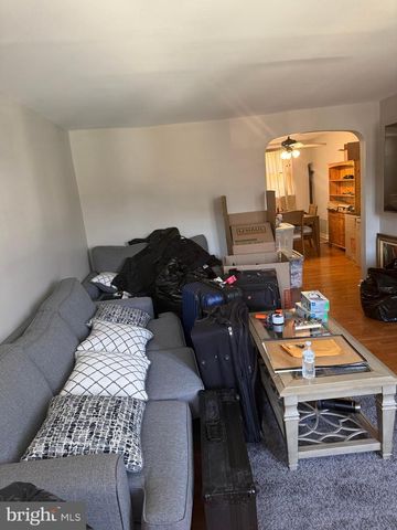 33 MERMONT CIR, Darby, PA 19023