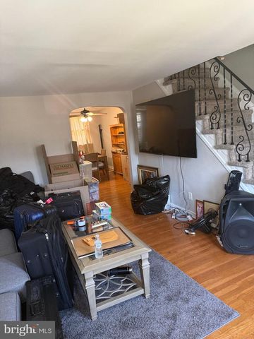 33 MERMONT CIR, Darby, PA 19023