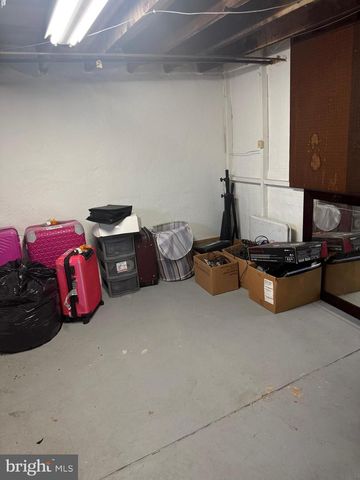 33 MERMONT CIR, Darby, PA 19023