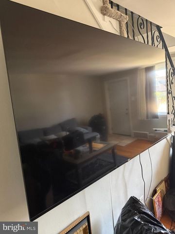 33 MERMONT CIR, Darby, PA 19023