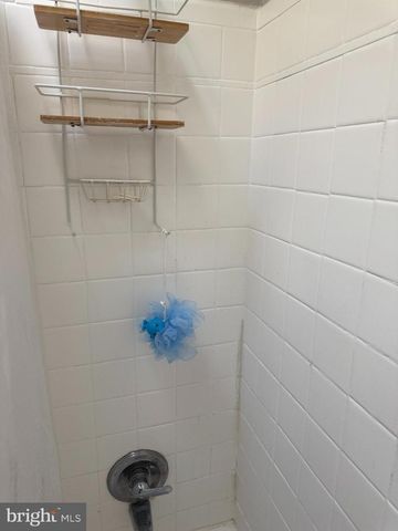 33 MERMONT CIR, Darby, PA 19023