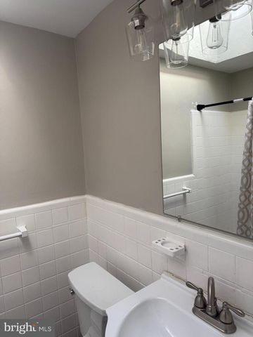 33 MERMONT CIR, Darby, PA 19023