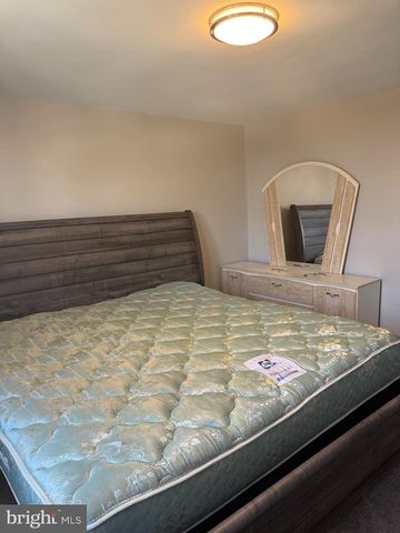 33 MERMONT CIR, Darby, PA 19023