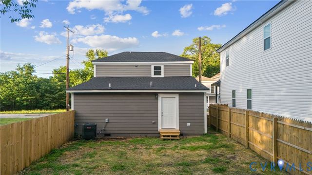 124 S Little Church St, Petersburg, VA 23803