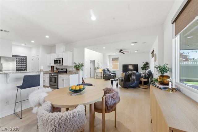 929 Aspen Cliff Drive, Henderson, NV 89011