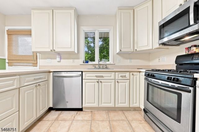 76 Page Dr, Oakland Boro, NJ 07436
