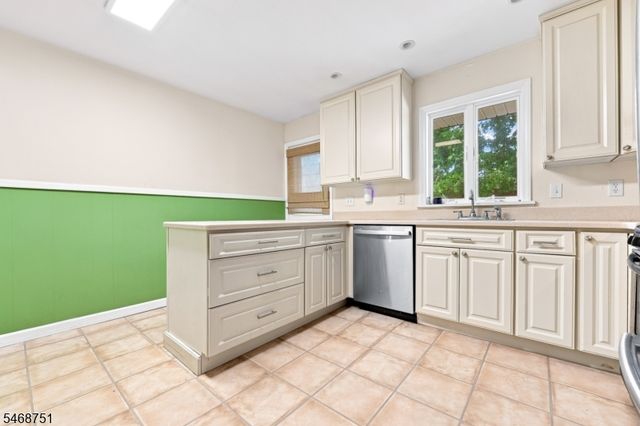 76 Page Dr, Oakland Boro, NJ 07436
