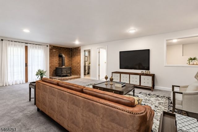 76 Page Dr, Oakland Boro, NJ 07436