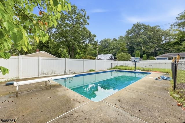 76 Page Dr, Oakland Boro, NJ 07436