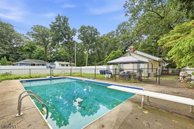 76 Page Dr, Oakland Boro, NJ 07436