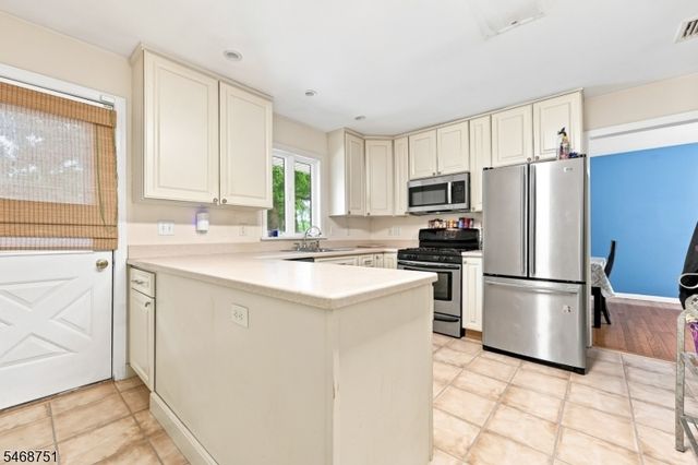 76 Page Dr, Oakland Boro, NJ 07436