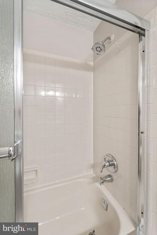 151 KENWOOD DR, Sicklerville, NJ 08081