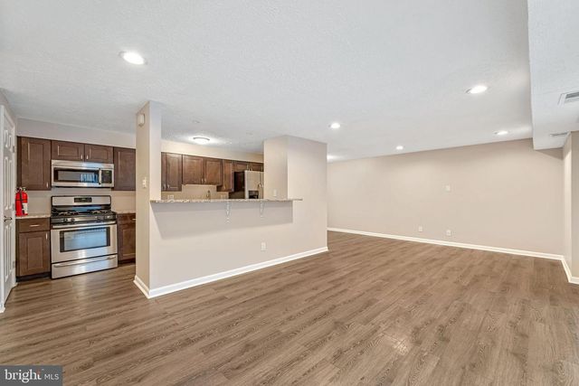 151 KENWOOD DR, Sicklerville, NJ 08081