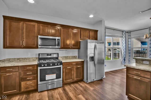 2548 Shadow Bend Drive, Columbus, IN 47201