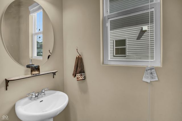 2548 Shadow Bend Drive, Columbus, IN 47201