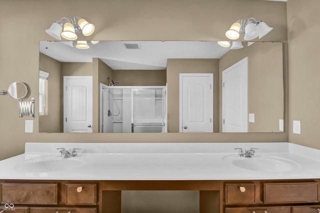 2548 Shadow Bend Drive, Columbus, IN 47201