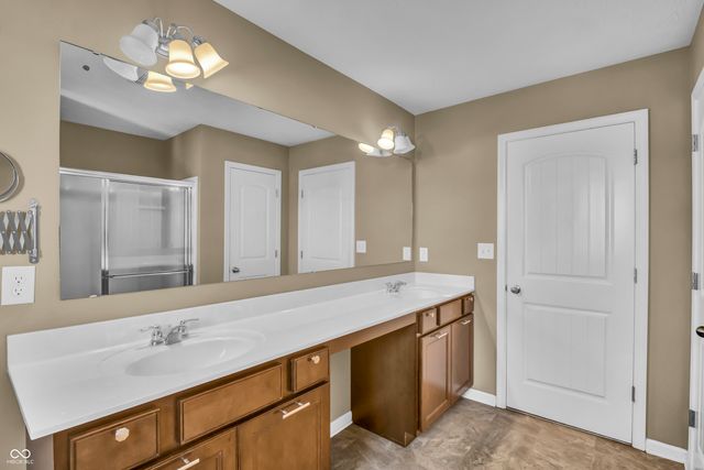 2548 Shadow Bend Drive, Columbus, IN 47201