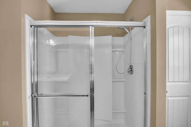 2548 Shadow Bend Drive, Columbus, IN 47201