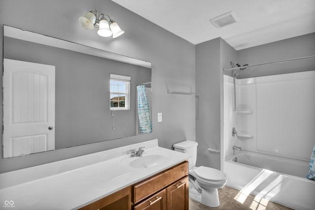 2548 Shadow Bend Drive, Columbus, IN 47201