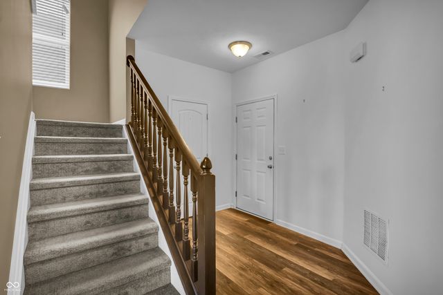 2548 Shadow Bend Drive, Columbus, IN 47201