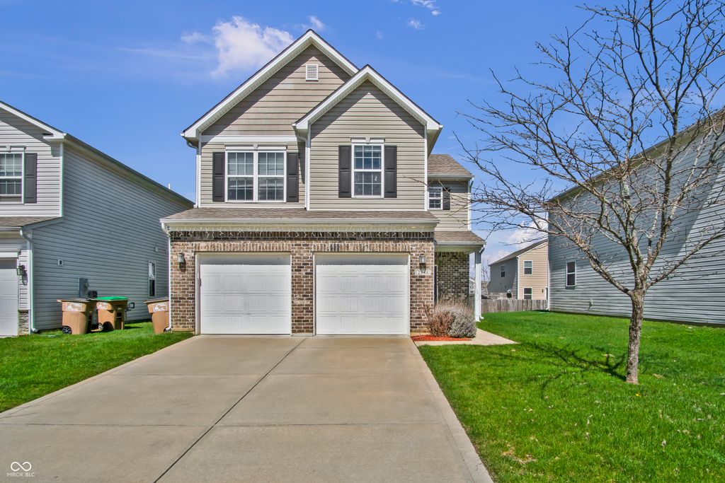 2548 Shadow Bend Drive, Columbus, IN 47201