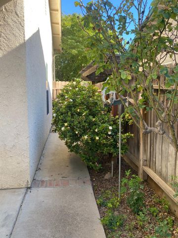 609 Merlot Avenue, Madera, CA 93637