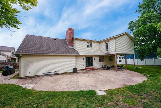 120 S Lexington Ct, Andover, KS 67002